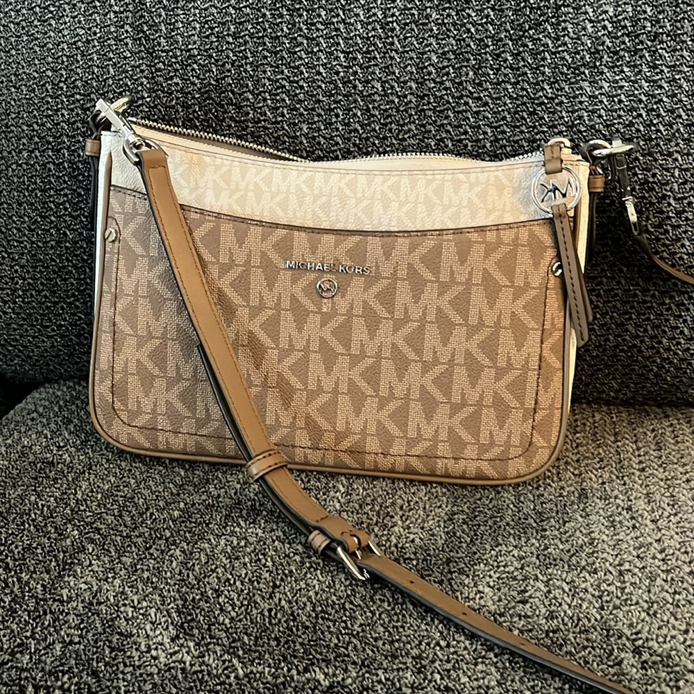 Like new Micheal Kors crossbody.